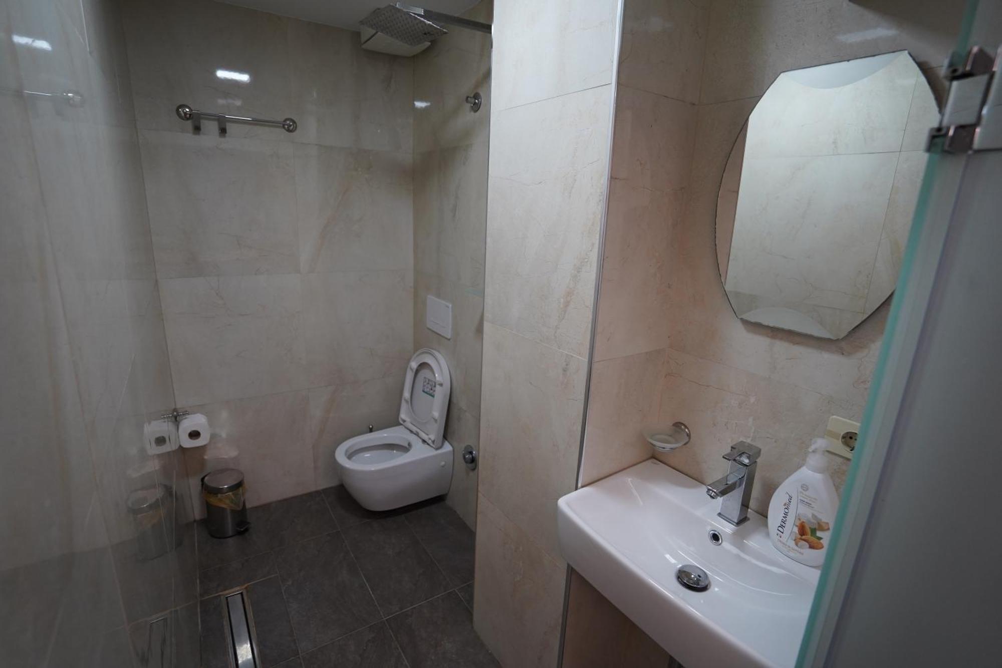 Driti Central Hotel Tirana Buitenkant foto